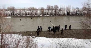 Muş’ta Karasu Nehri’nde kaybolan Yağmur için suya 50 metrelik ağ çekildi
