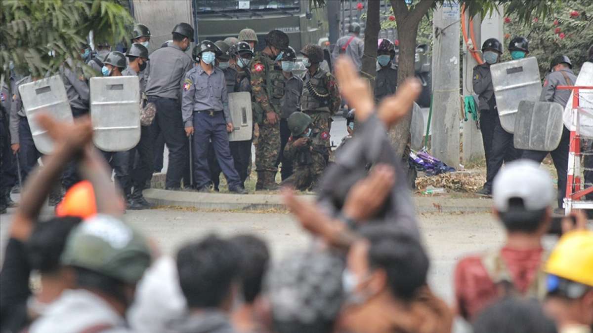 Myanmar'da askeri cunta darbe karşıtı protestocuları 'ölümcül güç' kullanmakla tehdit