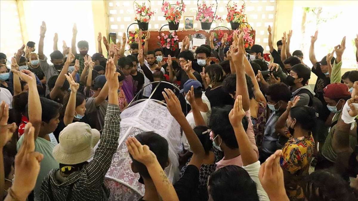 Myanmar'da darbe karşıtlarına saldıran güvenlik güçleri 25 kişiyi öldürdü