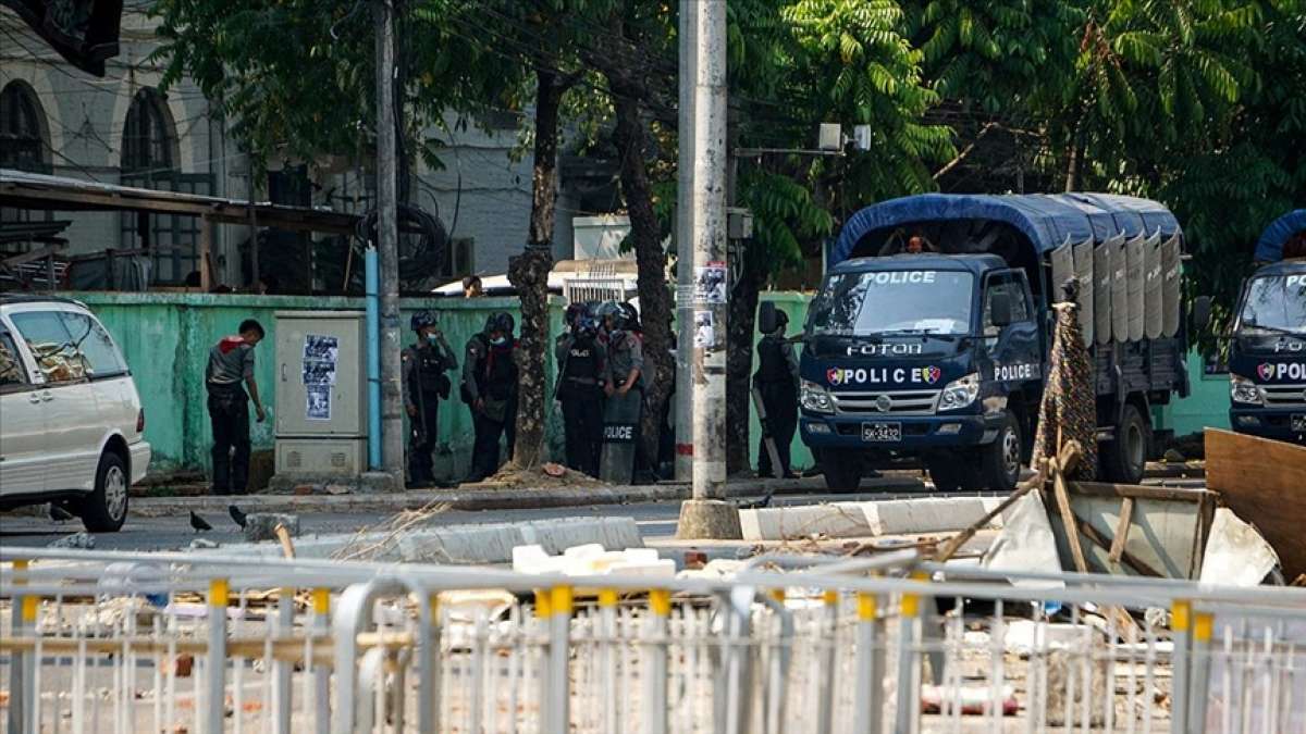 Myanmar'da gözaltında tutulan Müslüman gazeteci oruç tuttuğu için hücre hapsine alındı