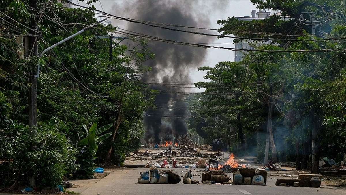 Myanmar'da güvenlik güçlerinin protestoculara müdahalesi sonucu ölenlerin sayısı 745'e yük