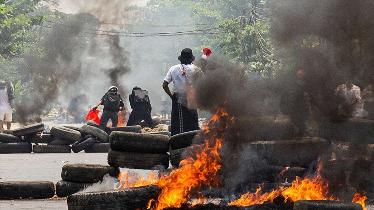 Myanmar'da güvenlik güçlerinin protestoculara müdahalesinde ölenlerin sayısı 557'ye çıktı
