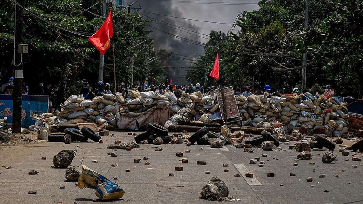 Myanmar'da güvenlik güçlerinin protestolara müdahalesi sonucu ölenlerin sayısı 737'ye çıkt