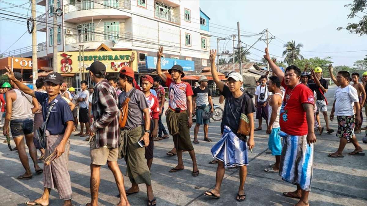 Myanmar'da komşu ülkelere sığınma hazırlığındaki vatandaşların sayısı artıyor