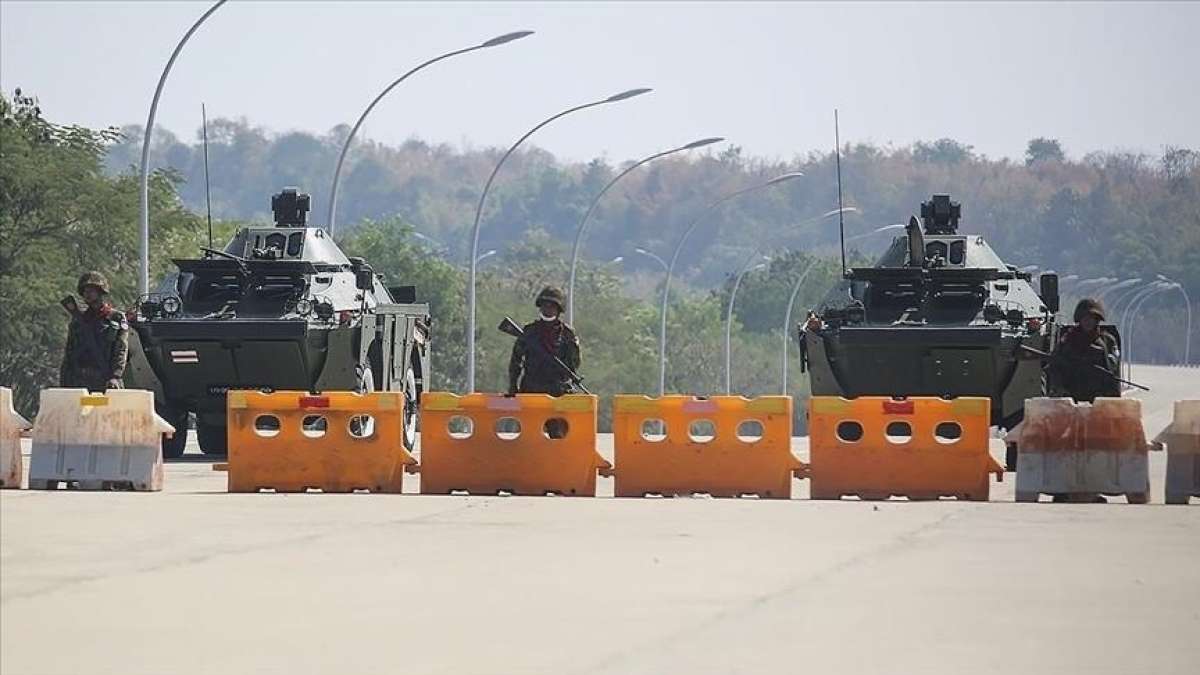 Myanmar'da ordunun darbe karşıtı grupla çatışmasında Çin sınırı ötesine havan topu düştü