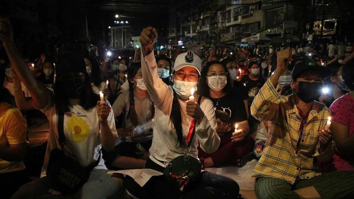 Myanmar'daki protestolarda ölenlerin sayısı 11'e yükseldi
