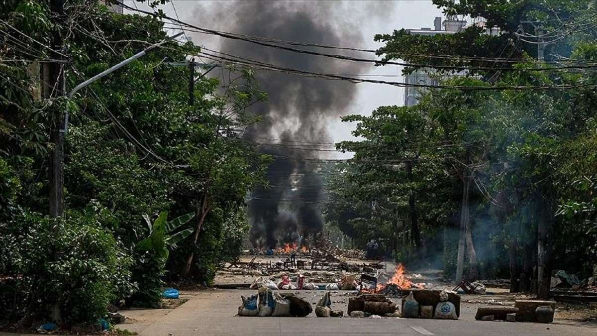 Myanmar'ın Chin eyaletinde darbe karşıtı silahlı grup, ordu ile çatıştı: 8 ölü
