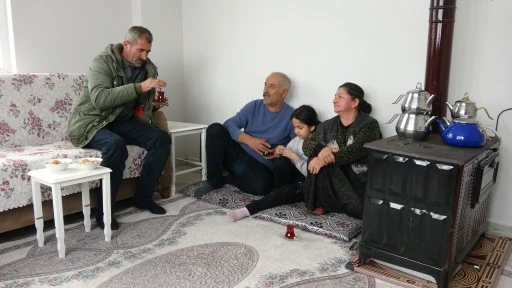 Issız K&ouml;yde Bir Muhtar, Bir Vicdan