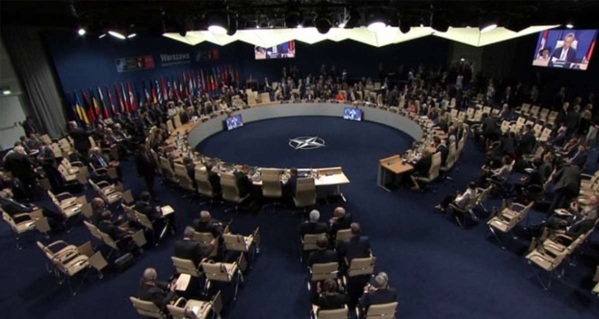 NATO Savunma Bakanları Toplantısı'nın 2. gününde Afganistan ve Irak görüşüldü