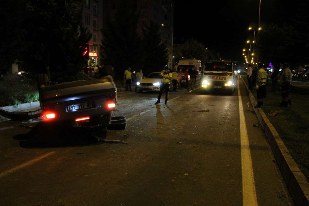 Nevşehir'de ağaçlara çarpan otomobil takla attı: 4 yaralı