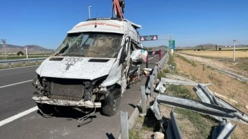 Nevşehir'de minibüs devrildi: Çok sayıda yaralı var