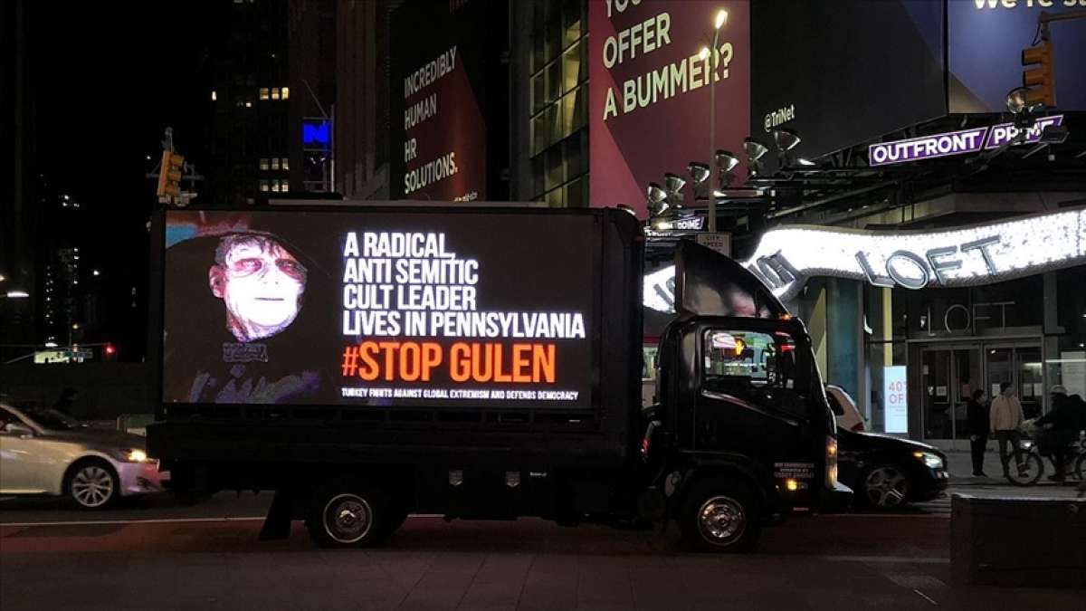 New York'ta FETÖ'nün karanlık yüzünü gösteren dijital ekranlı kamyonet dolaştırıldı