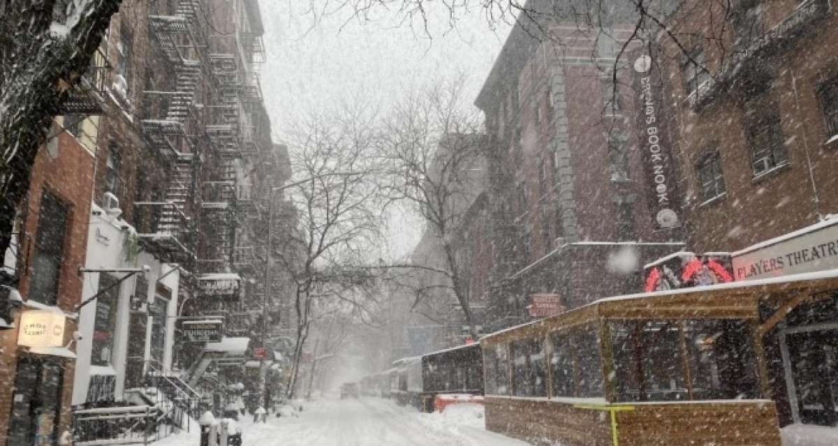 New York'ta kar fırtınası: Uçuşlar askıya alındı