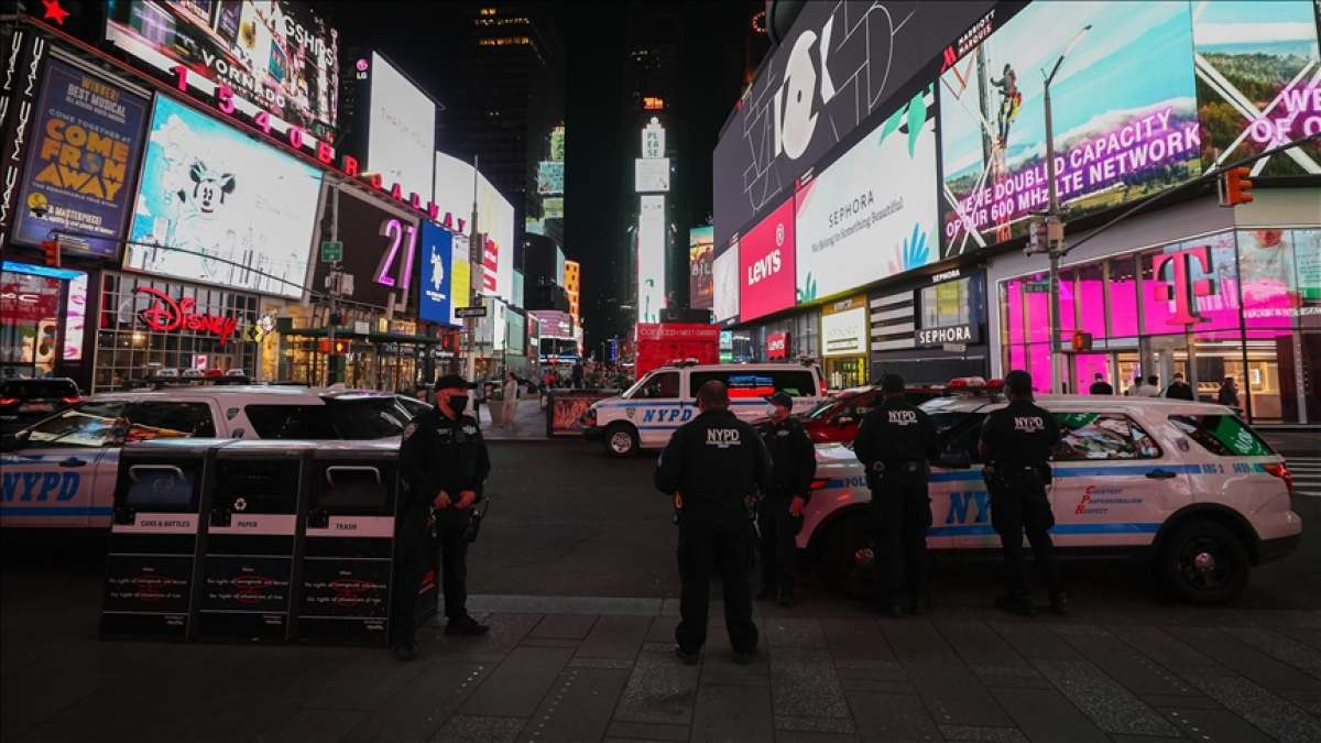 New York'ta Times Meydanı'ndaki silahlı saldırıda 4 yaşındaki çocukla iki kişi yaralandı
