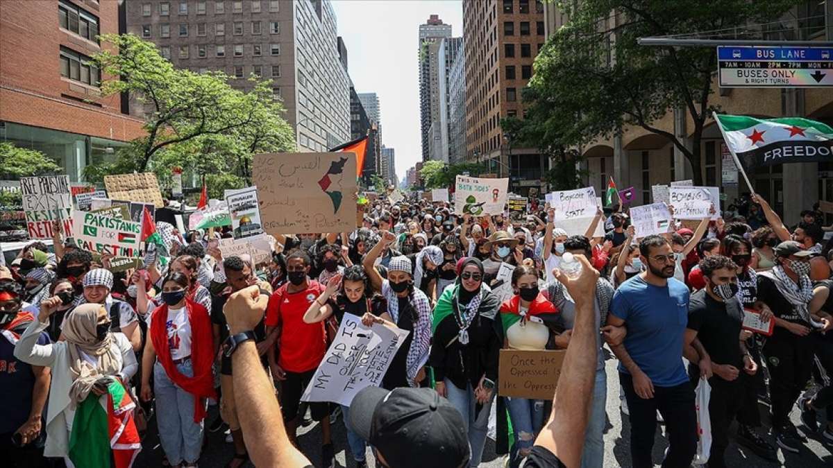New York'taki İsrail Başkonsolosluğu önünde Filistin'e destek gösterisi
