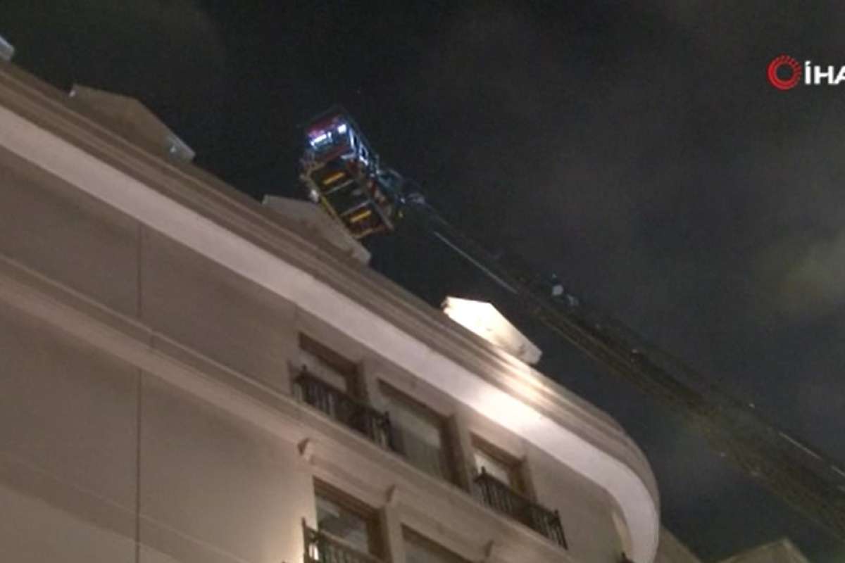 Nişantaşı'nda 7 katlı binanın en üst katında yangın paniği