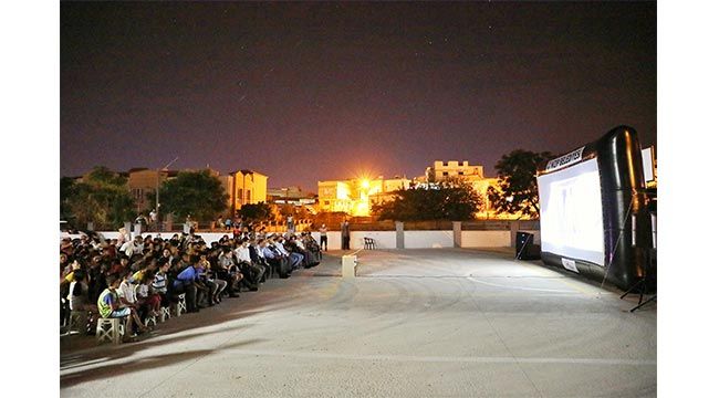 Nizip’te vatandaşlar yazlık sinemada buluştu