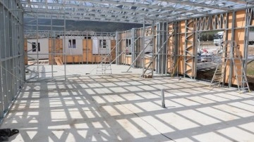 Nurdağı'nda depremzede esnaf i&ccedil;in "&ccedil;elikten &ccedil;arşı" yapılıyor