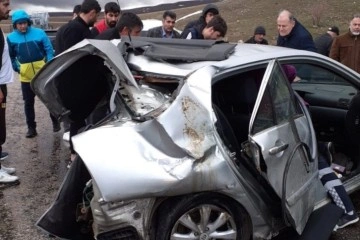 Okul m&uuml;d&uuml;r&uuml; kaza yaptı: 2&rsquo;si ağır 9 yaralı