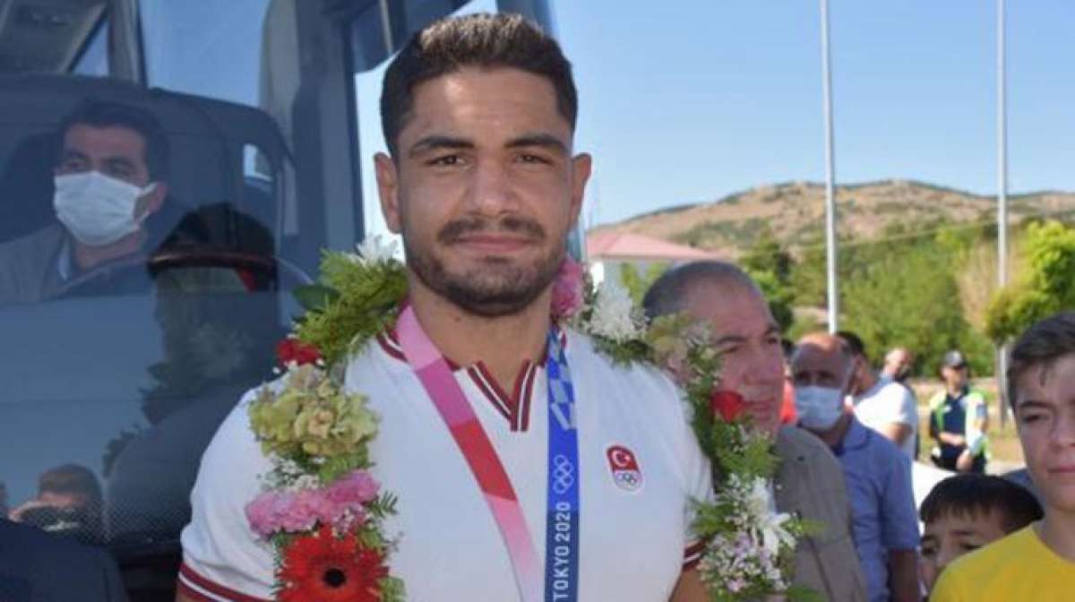 Olimpiyat üçüncüsü Taha Akgüle Sivasta coşkulu karşılama