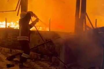 &Ouml;l&uuml;deniz&rsquo;de aynı kişiye ait iki ayrı iş yeri aynı anda kundaklandı