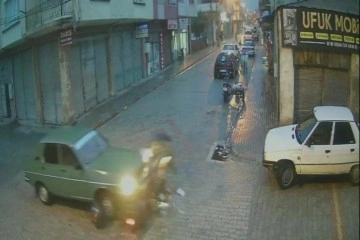 &Ouml;nce &ccedil;arptı, sonra &ouml;perek teselli etmeye &ccedil;alıştı