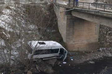 Ordu’da öğrenci servisi köprüden uçtu: 4 öğrenci yaralı