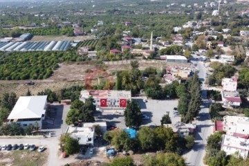 &Ouml;rnek babaya vefa: Doktor oğlu k&ouml;y&uuml;n okuluna k&uuml;t&uuml;phane yaptırdı