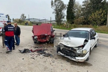 Osmaniye'de iki otomobil çarpıştı: 6 yaralı