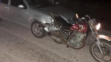 Osmaniye&rsquo;de otomobil motosiklete çarptı: 2 yaralı