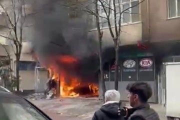Oto tamir d&uuml;kkanı alevlere teslim oldu, yangın binaya da sı&ccedil;radı