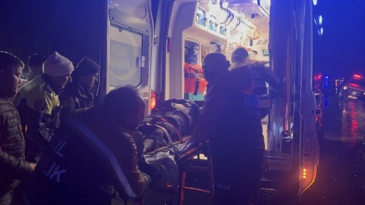 Otomobil &ccedil;aya u&ccedil;tu: Baba ve oğlu &ouml;ld&uuml;