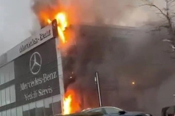 Otomobil firmasına ait yetkili servis binası yandı