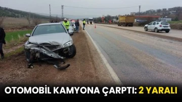 Otomobil kamyona çarptı: 2 yaralı