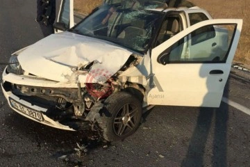 Otomobil tıra çarptı: 1 yaralı