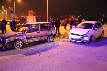 Otomobil yarışı kazayla bitti, nişanlı çift yaralandı