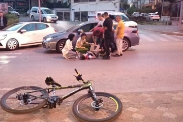 Otomobilin çarptığı bisikletli yaralandı