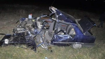 Otomobilin paramparça olduğu kazada 1 ölü, 8 yaralı