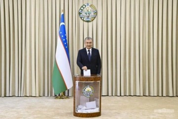 Özbekistan'da Mirziyoyev yeniden cumhurbaşkanı seçildi