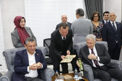 Özel’den Ali Doğan’a Övgü: “Nizip’te Büyük Hizmetler Yapılıyor”