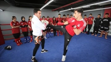 &Ouml;zel harekat polisi, Vanlı gen&ccedil;lerle Kick Boks D&uuml;nya Kupası'na hazırlanıyor