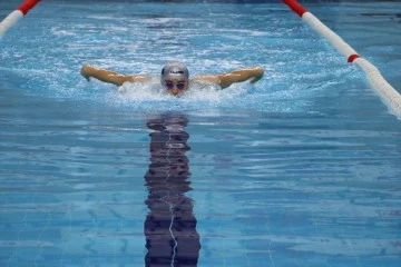Özgürlüğü havuzda bulan görme engelli Milli yüzücünün hedefi, paralimpik şampiyonluğu