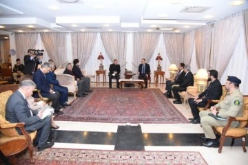 Pakistan Başbakanı Şerif, İslamabad'daki Türk Büyükelçiliğini ziyaret etti
