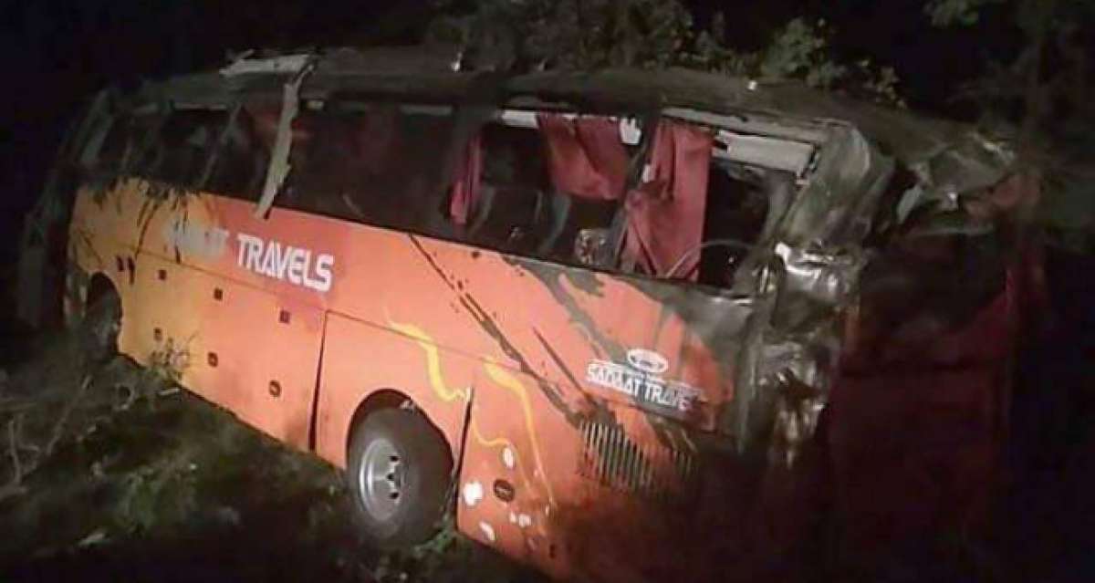 Pakistan'da otobüs kazası: 15 ölü, 20 yaralı