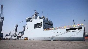 Pakistan'dan yardım malzemesi taşıyan ikinci askeri gemi Mersin Limanı'na geldi