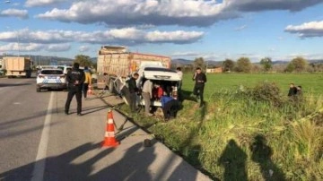 Panelvan minibüs TIR'a çarptı: 2 ölü 4 yaralı