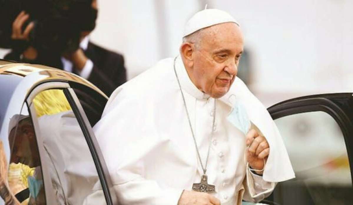 Papa  kulaklarını kapadı,bir özrü çok gördü!