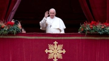 Papa Noel mesajında Suriye, Irak ve Yemen'i andı, trajedilere kayıtsız kalınmaması çağrısı yapt