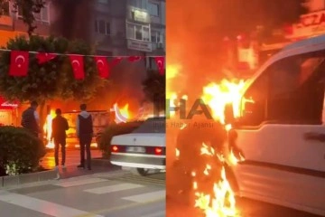 Park halindeki minib&uuml;s ve hafif ticari ara&ccedil; alev alev yandı