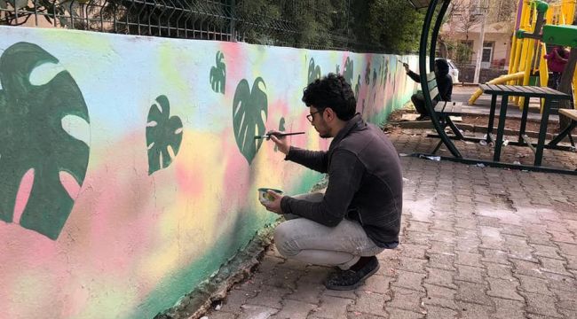 Parkların duvarları boyanıyor 